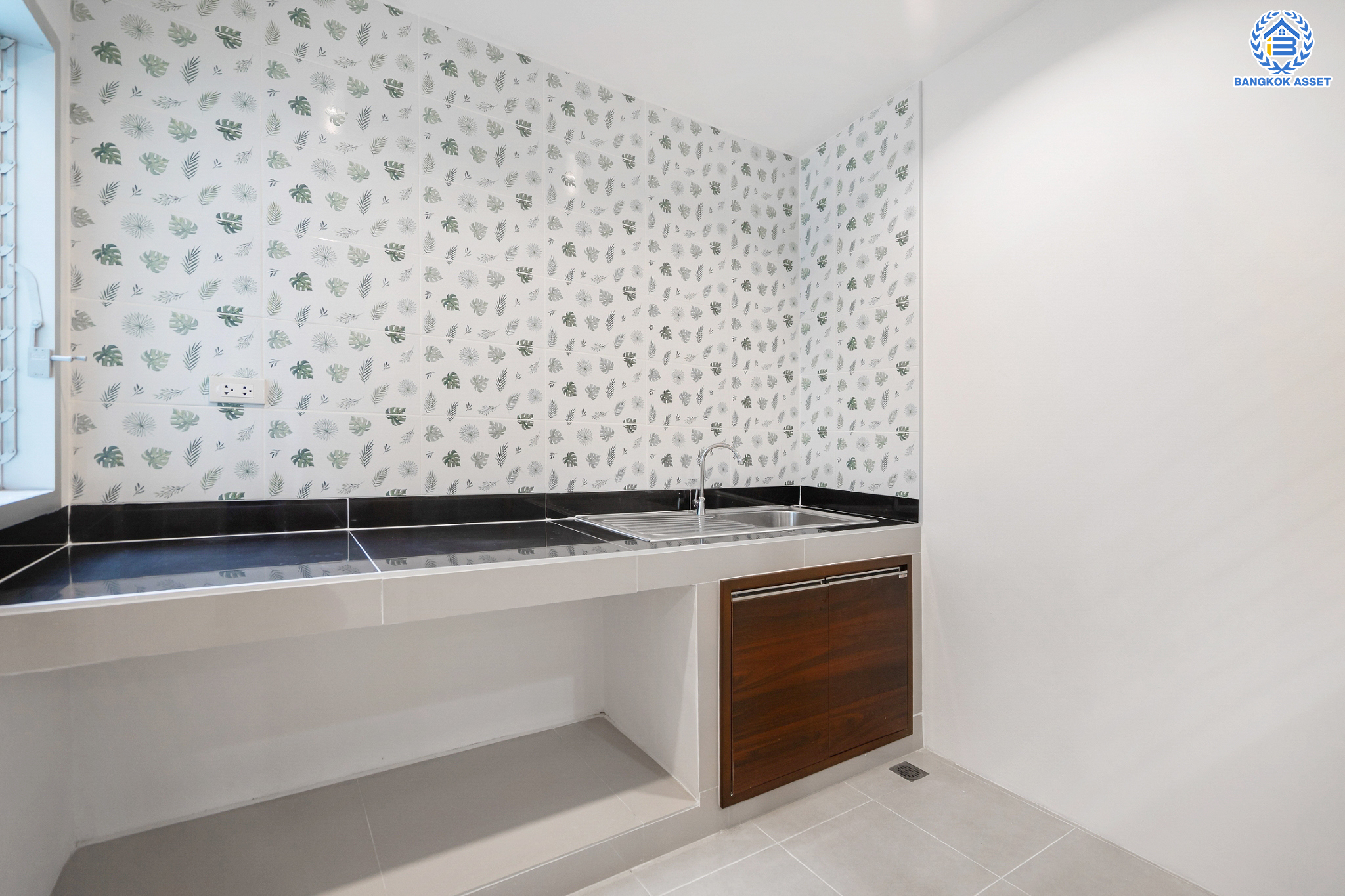 บ้านมือสองตกแต่งใหม่ ม.บุศรินทร์ บางบัวทอง เนื้อที่ 18 ตร.ว. ฟังก์ชัน 2 ห้องนอน 2 ห้องน้ำ 1 ที่จอดรถ ทำเลดี เชื่อมต่อหลายเส้นทาง ถ.กาญจนาภิเษก, ถ.รัตนาธิเบศร์, ถ.บางกรวย-ไทรน้อย และใกล้เซ็นทรัลเวสต์เกต และรถไฟฟ้าสายสีม่วง "สถานีบางพลู"...